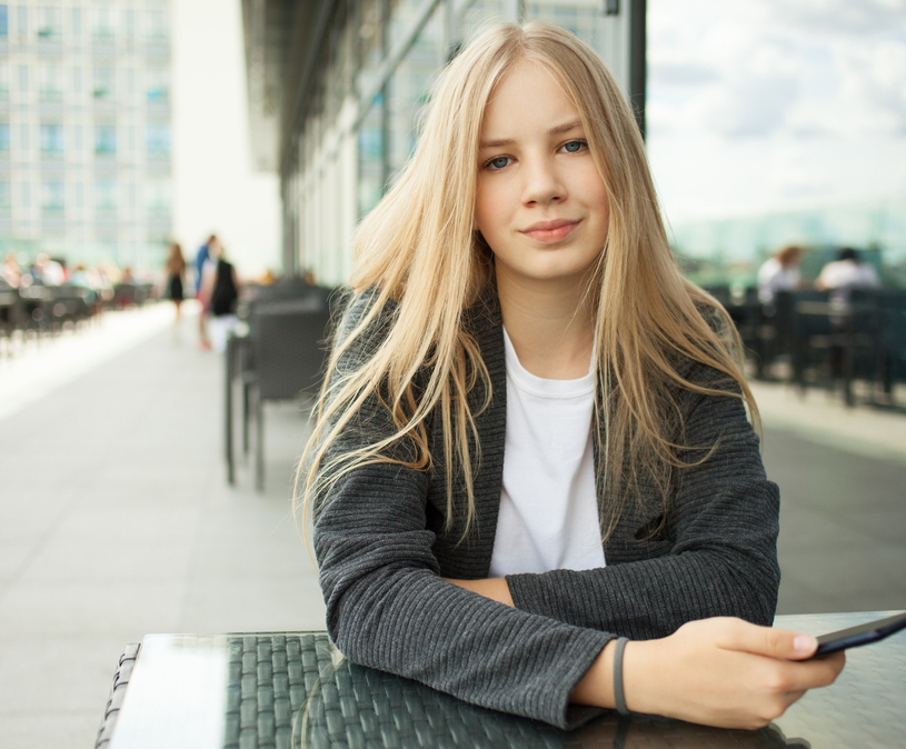 Tienermeisje op straat